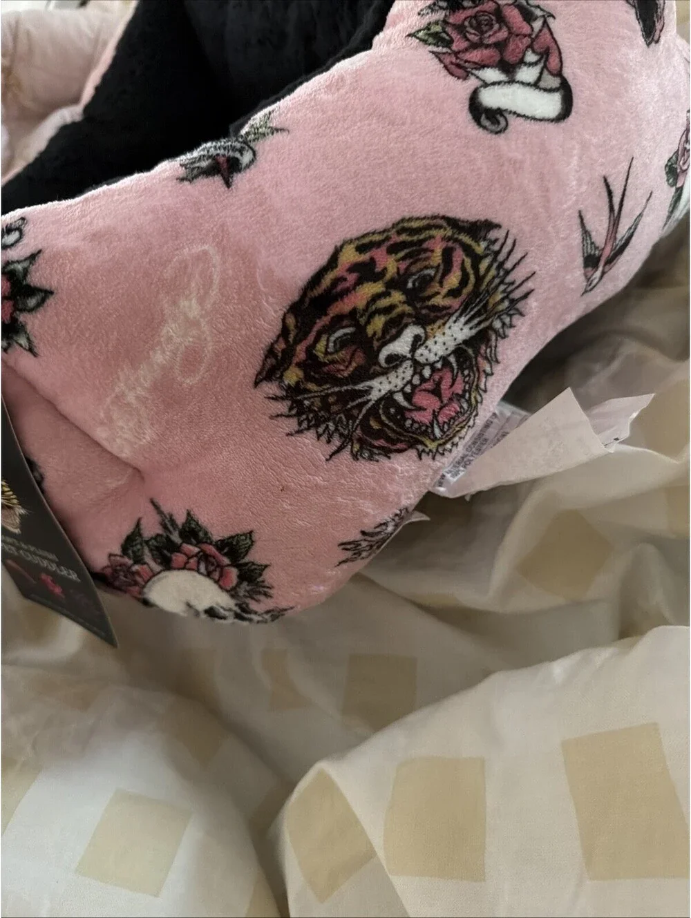NWT Ed Hardy Pet Bed Pink Skull Rose Tattoo Plush Cuddler Cat Small Dog 20x16in